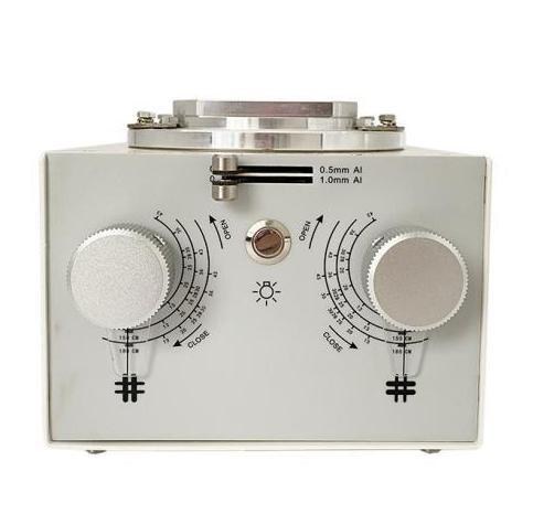 Manual collimator — 440 &times; 440 mm max field @ SID 100 cm